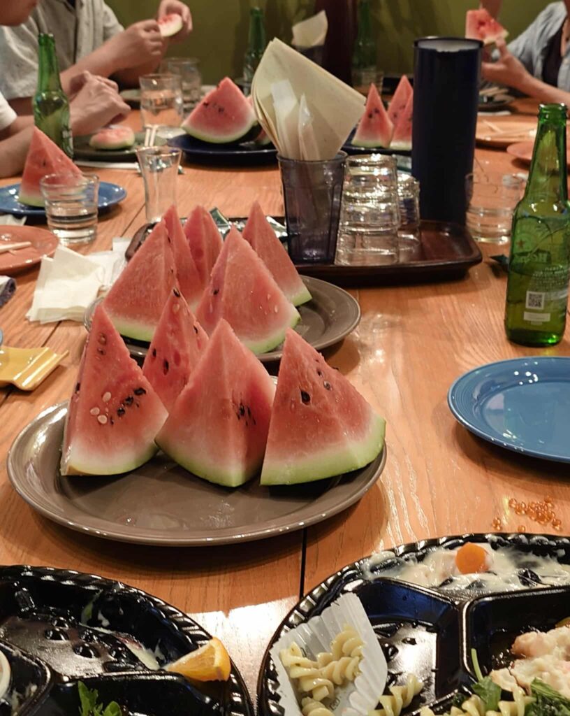 懇親会で、会員に採りたてのスイカを持ってきていただきました。
美味しかった☺️